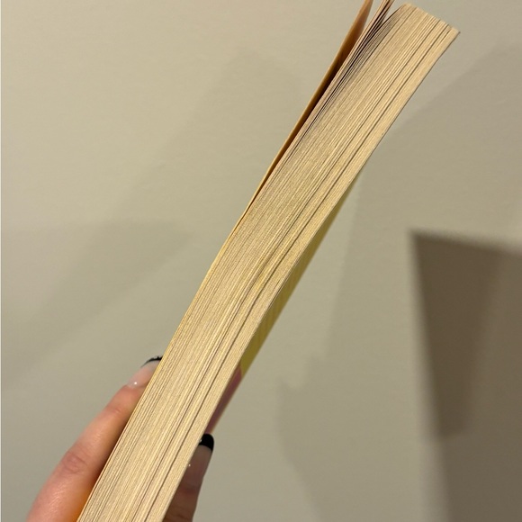 Pretty Little Liars Book - Picture 5 of 5